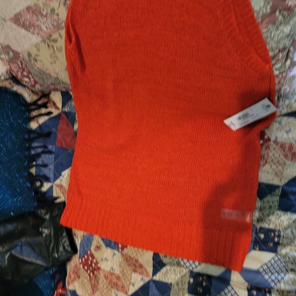 Sleevless knitted bright orange sweater. - Picture 3 of 4